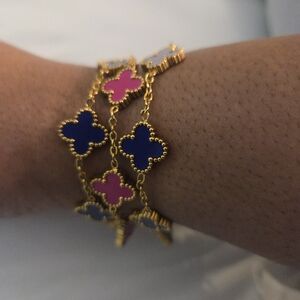 New Navy and Pink Clover Bracelet with Gold-Tone Stainless Steel Set.